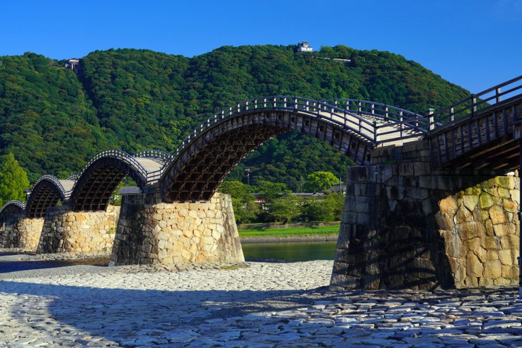 わずか7年で廃城した幻の城・岩国城と錦帯橋の歴史・見どころ