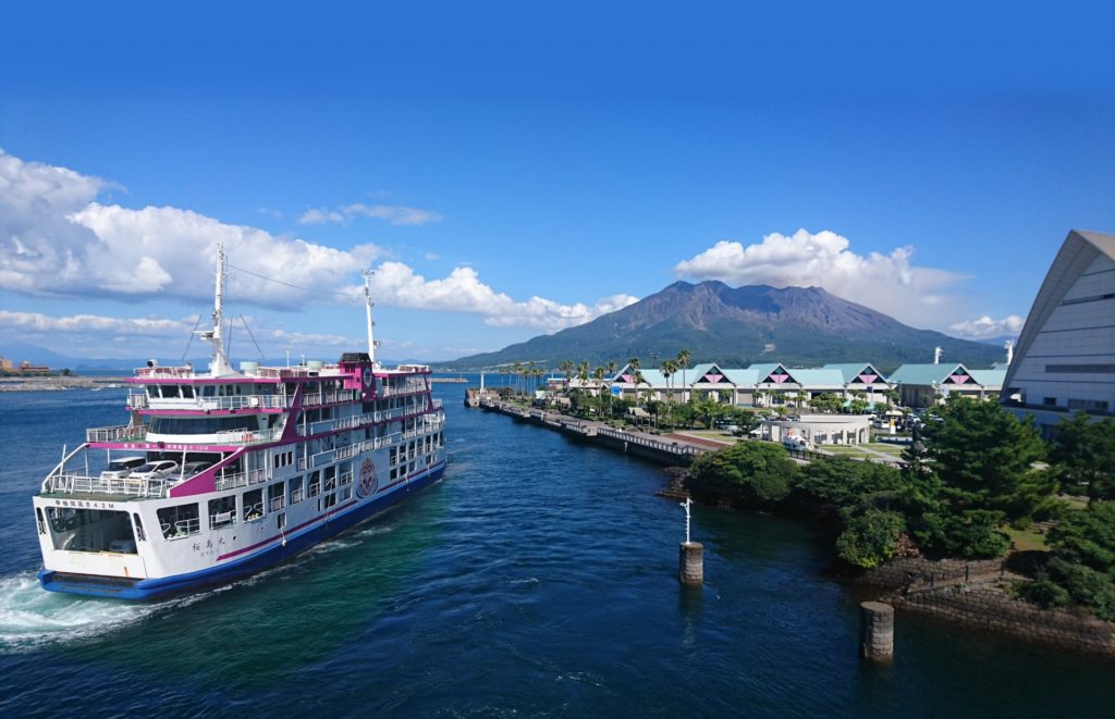 雄大な自然と温泉が魅力的 鹿児島県の定番観光スポット