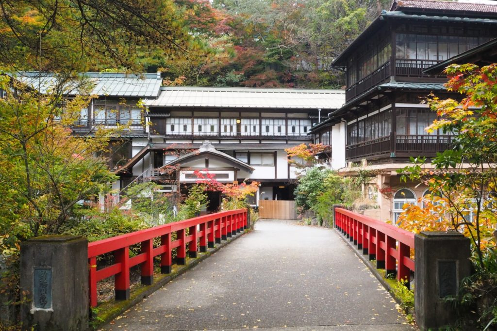 周辺の自然も楽しめる 四万温泉の歴史と見どころ