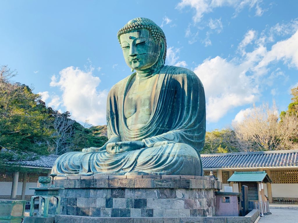 巨大な鎌倉のシンボル 鎌倉大仏（高徳院）の歴史と見どころ