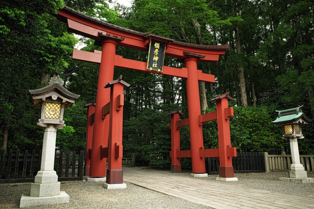 新潟県屈指のパワースポット 弥彦神社の歴史と見どころ