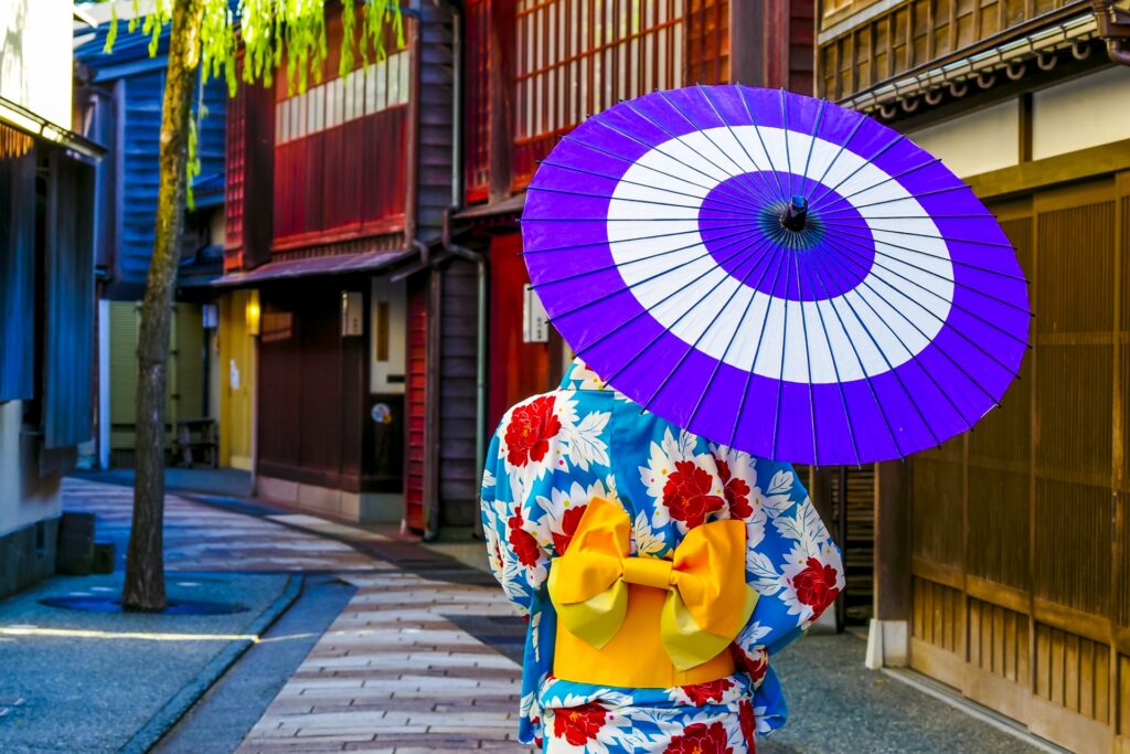 華やかな花街の風情が色濃く残る 金沢の三大茶屋街を歩こう！