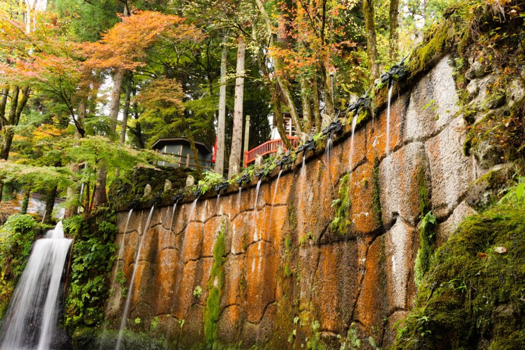 滝行などの修行体験ができる 大岩山日石寺の歴史と見どころ