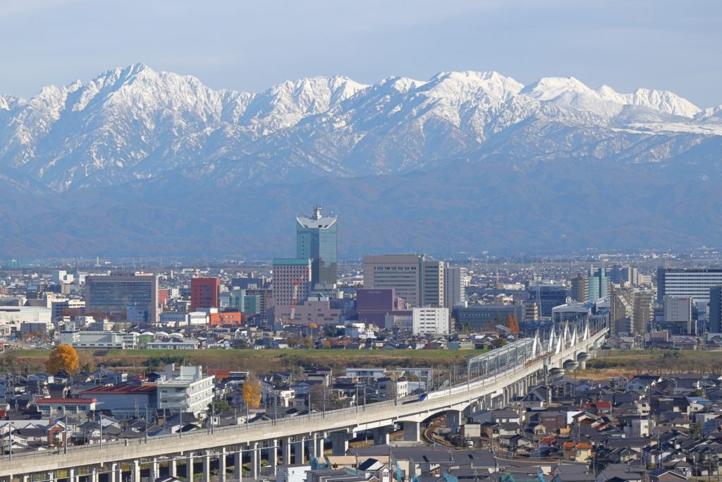 ガラスと薬のまち 富山市の定番観光スポット
