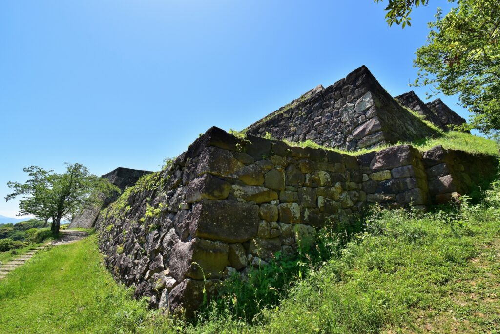本格的な山城から散策にぴったりな城下町まで 鳥取県の名城
