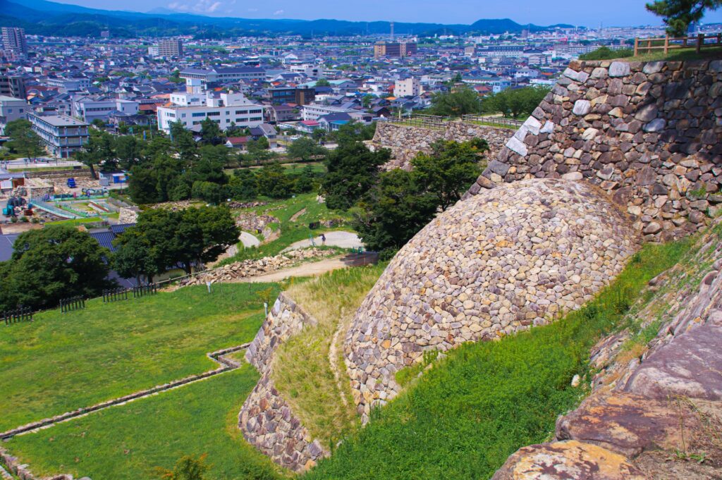 「日本にかくれなき名山」に築かれた名城 鳥取城の歴史・見どころ